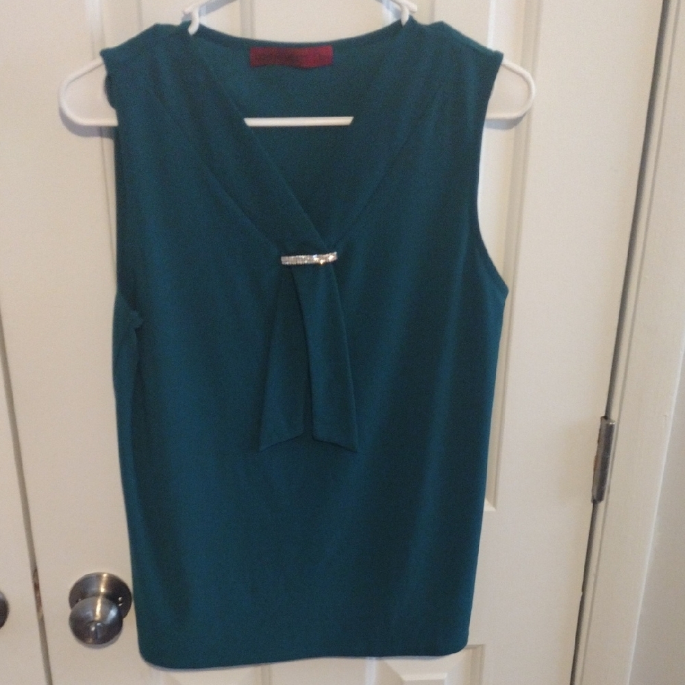 Sleeveless Teal V-Neck Blouse with Decorative Pin